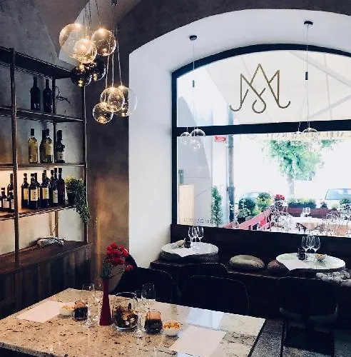 Hotel City Pisek فندق بايسك