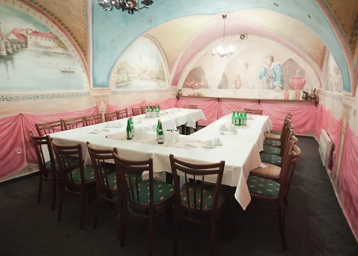 فندق Hotel City Pisek