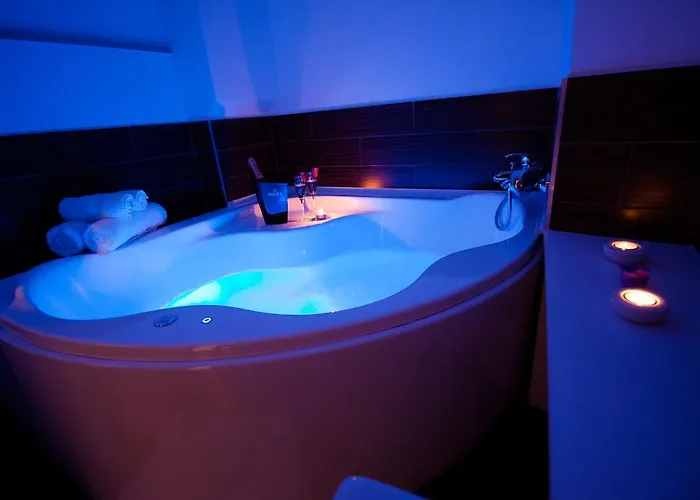 Hotel City Pisek فندق